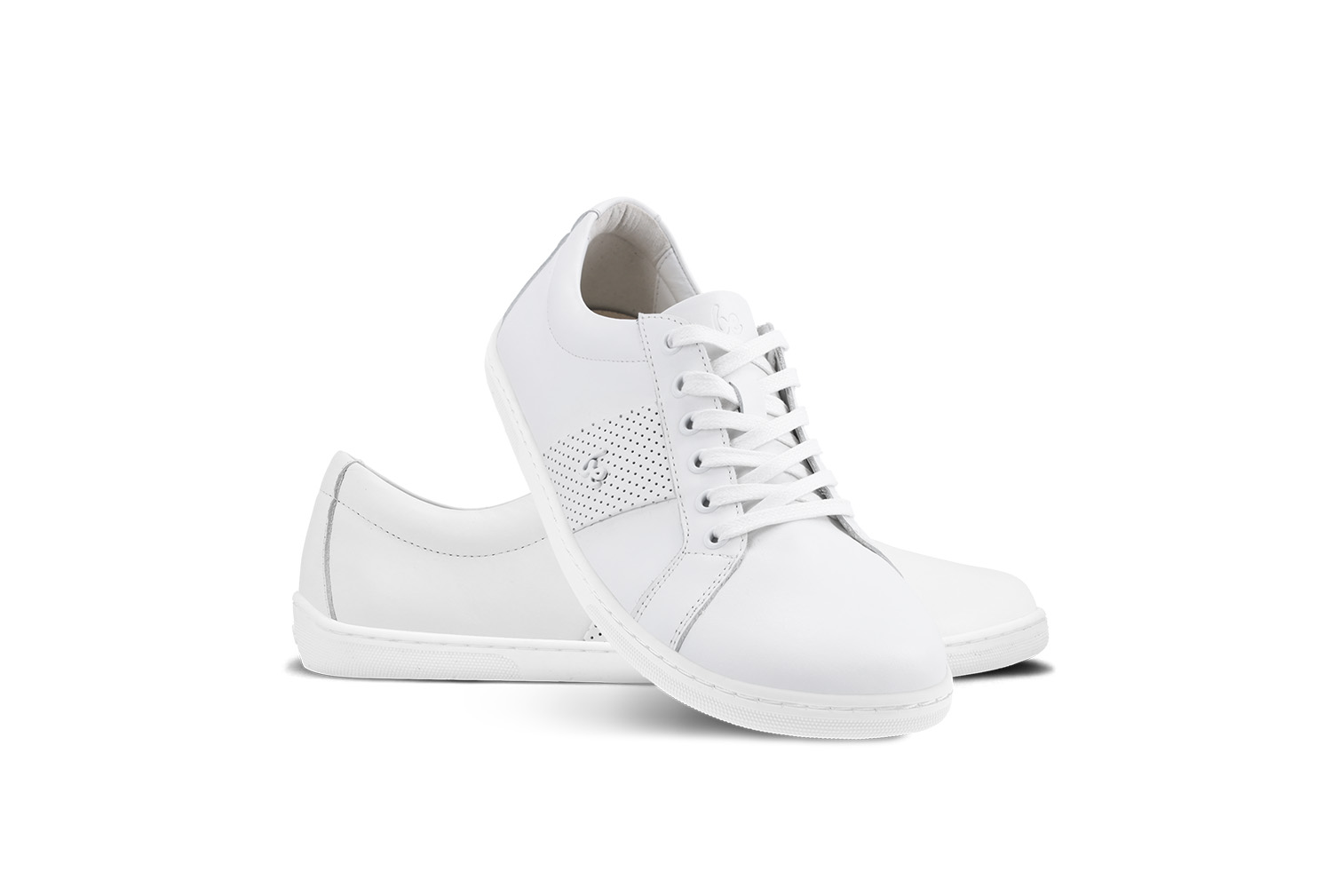 Barefoot tenisky Be Lenka Elite - All White.
Svršek: kůže (nappa)
Podšívka: kůže + textil
Stélka: PU recyklát + bavlna (vyjímatelná)
Podešev: TR (EverydayComfort)
Výroba: Portugalsko

jednoduše kombinovatelné tenisky do města
vyrobené z prémiové nappa kůže
grip navržený pro celodenní pohyb v barefoot botách
precizní ruční výroba s důrazem na každý detail
oživující prvky v podobě stylového pásku a kovového loga 