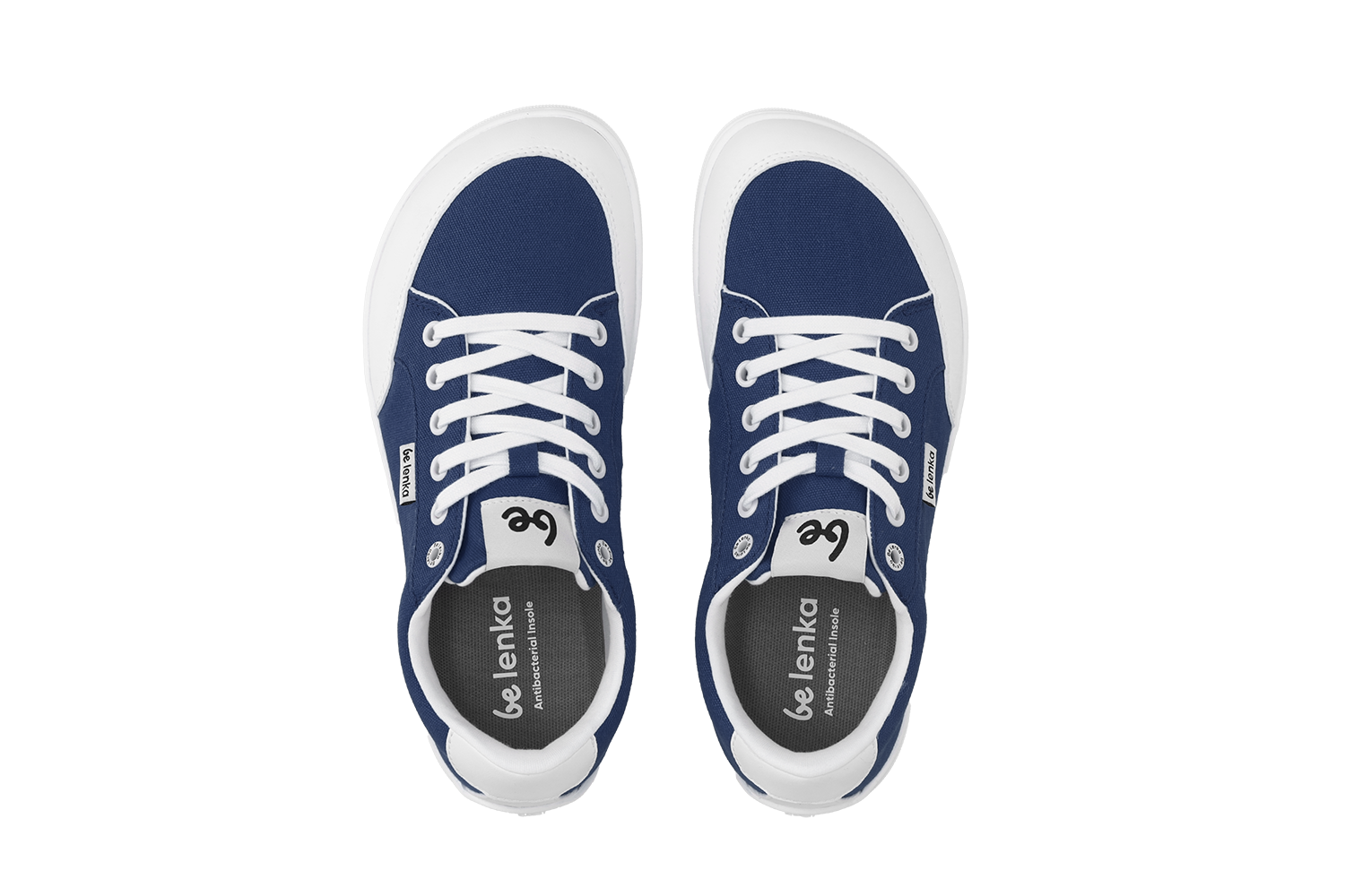 Barefoot tenisky Be Lenka Rebound - Dark Blue & White.




extrémně lehké boty pro všechny milovníky městské klasikyprošitá podrážka EverydayComfort Neo pro delší životnost bottextilní logo na jazyku a svršku tenisekdvě očka na vnitřní straně tenisek pro odvětrávání

Výhody barefoot bot:
dokonale napodobují chůzi nabosoanatomický tvar boty poskytuje štědrý prostor pro prstynulový sklon podrážky zachovává patu a špičku v jedné rovině pro správné držení tělastimulační podrážka s tloušťkou 5 mm aktivuje nervové zakončení chodidlaflexibilní materiály zajišťují lepší funkčnost svalů i šlach chodidlalehkost obuvi jako prevence proti únavě nohou
Typ obuvi: vycházková obuv