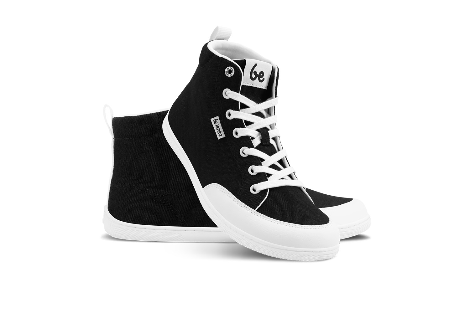 Barefoot tenisky Be Lenka Rebound - High Top - Black & White.




extrémně lehké boty pro všechny milovníky městské klasikyprošitá podrážka EverydayComfort Neo pro delší životnost bottextilní logo na jazyku a svršku tenisekpoutko na patě pro jednodušší obouvání dvě očka na vnitřní straně tenisek pro odvětrávání

Výhody barefoot bot:
dokonale napodobují chůzi nabosoanatomický tvar boty poskytuje štědrý prostor pro prstynulový sklon podrážky zachovává patu a špičku v jedné rovině pro správné držení tělastimulační podrážka s tloušťkou 5 mm aktivuje nervové zakončení chodidlaflexibilní materiály zajišťují lepší funkčnost svalů i šlach chodidlalehkost obuvi jako prevence proti únavě nohou
Typ obuvi: vycházková obuv