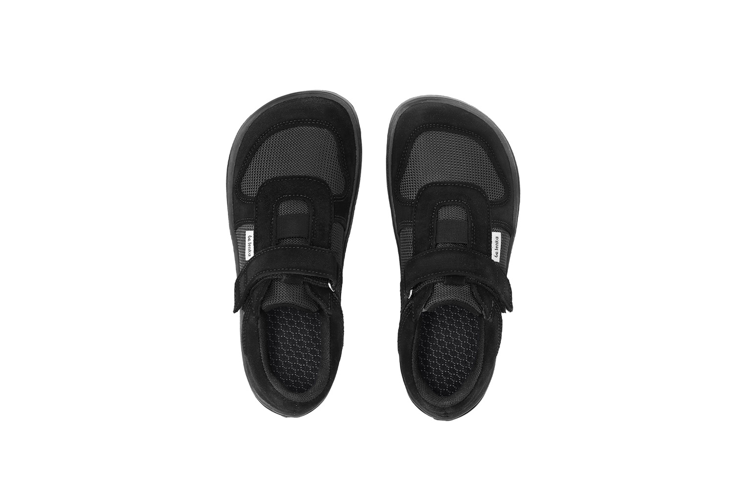 Dětské barefoot tenisky Be Lenka Joy - All Black.
  barefoot boty dokonale napodobují chůzi naboso, přesně tak, jak to vymyslela příroda  prošitá podešev pro delší životnost  podešev KidsComfort díky svým výstupkům zaručuje dokonalou stabilitu a kontrolu kroku  praktické obouvání díky suchému zipu  lehká nízká obuv s hravou kombinací kůže a textilu  vyjímatelná stélka skvěle odvádějící vlhkost
Výhody barefoot bot:
  ultra flexibilní podrážka  zero drop: pata a špička v jedné rovině pro správné držení těla  prostorná špička pro Vaše prsty  lehká obuv 
Typ obuvi: vycházková obuv